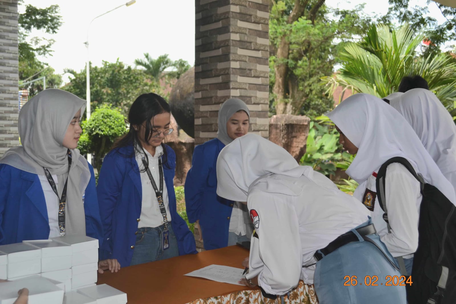 Open Gate Peserta dan Pembagian Snack Day 2